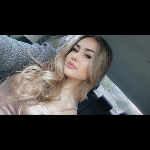 Meet The Posher, Giovanna - Picture 3 of 3